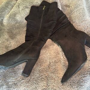 Chic Black Heeled Boots for Women